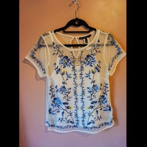 🔥WHBM Market Floral Embroidered Mesh Tee